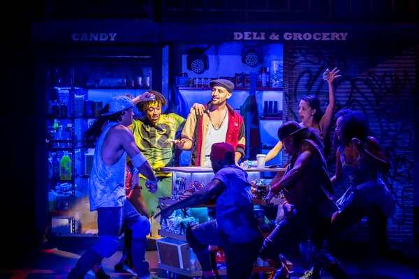 rsz_sam_mackay_as_usnavi_and_the_cast_of_in_the_heights_photo_credit_johan_persson