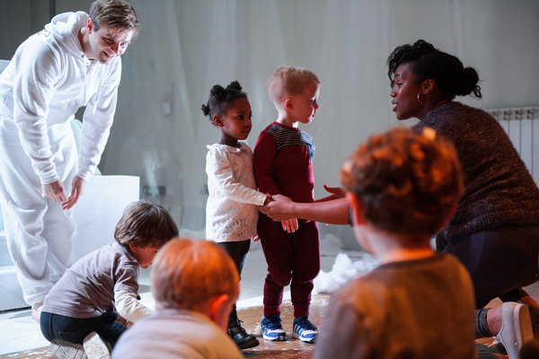 rsz_c_alex_brenner_strictly_no_usage_without_credit_town_hall_cherubs__battersea_arts_centre__dsc5380