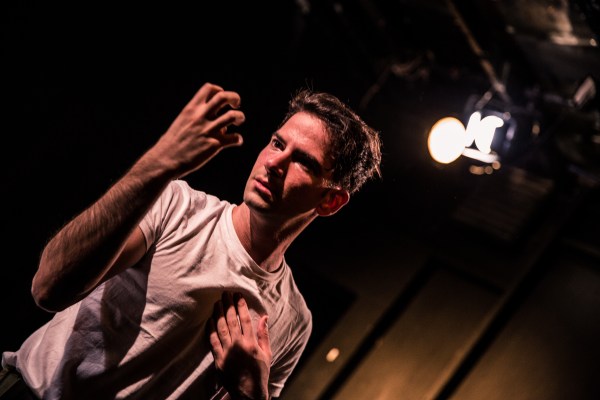 knock-knock-ectetera-theatre-niv-petel-writer-and-performer-credit-chris-gardner-6